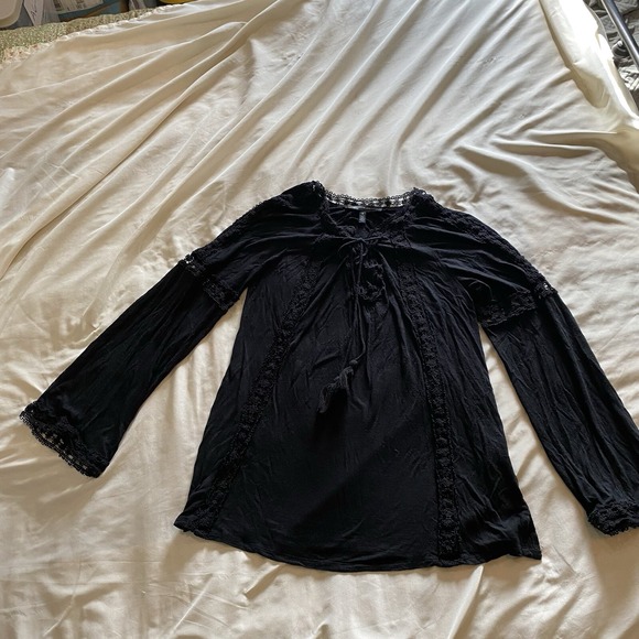 White House Black Market Black‎ Lace Trim Long Flared Sleeve Top Sz Medium - Picture 3 of 8